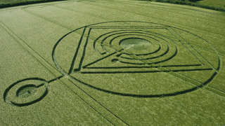 Illustration for article titled The Most Astonishing Crop Circle Artworks of 2014